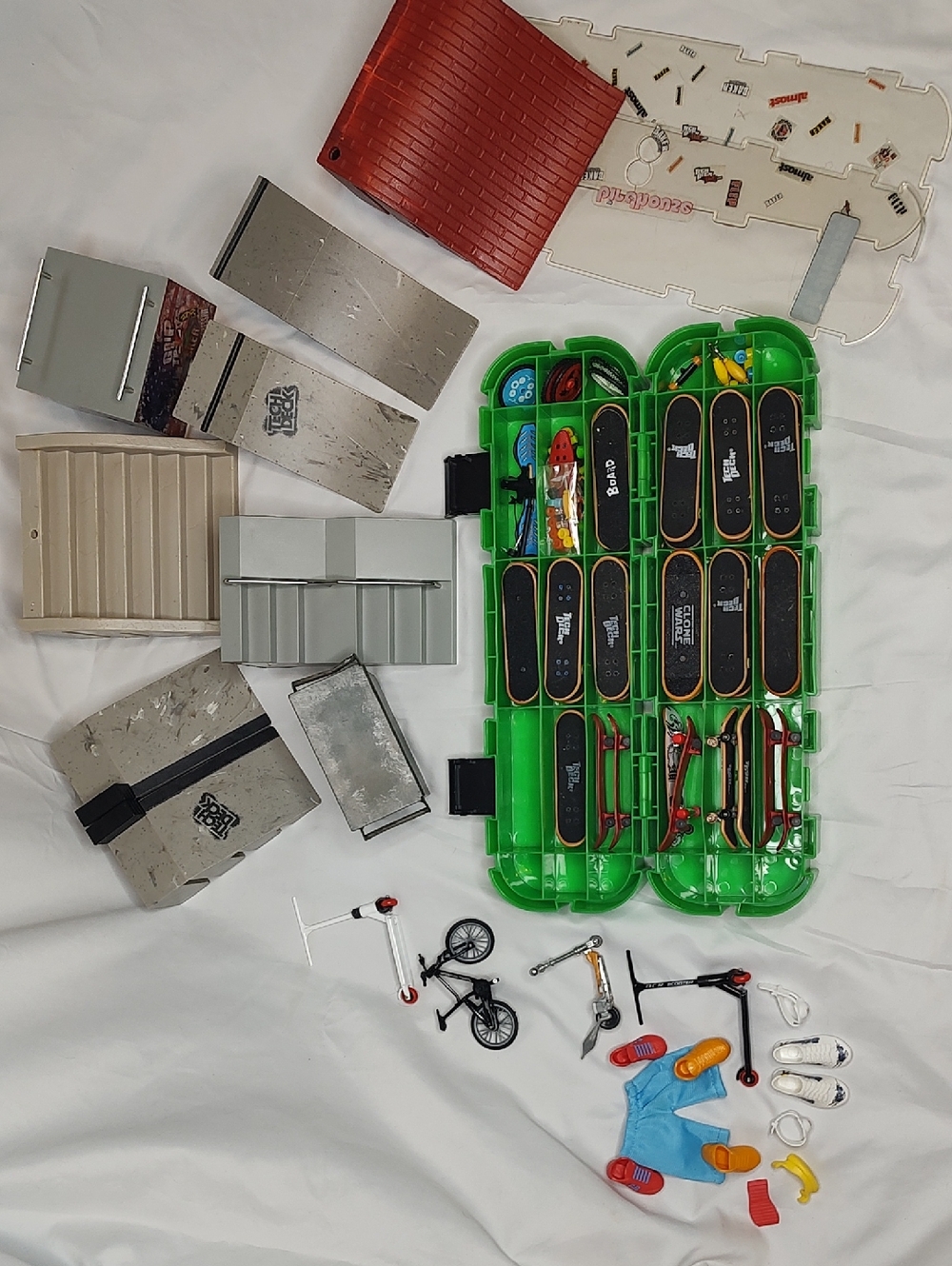 Tech Deck Fingerboard Skatepark And Skateboards With Accessories Lot